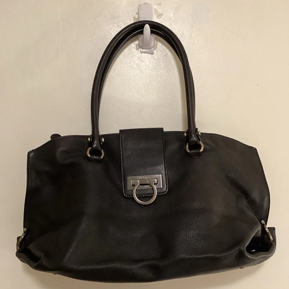 SALVATORE FERRAGAMO
Leather Shoulder Bag - Picture 3 of 16